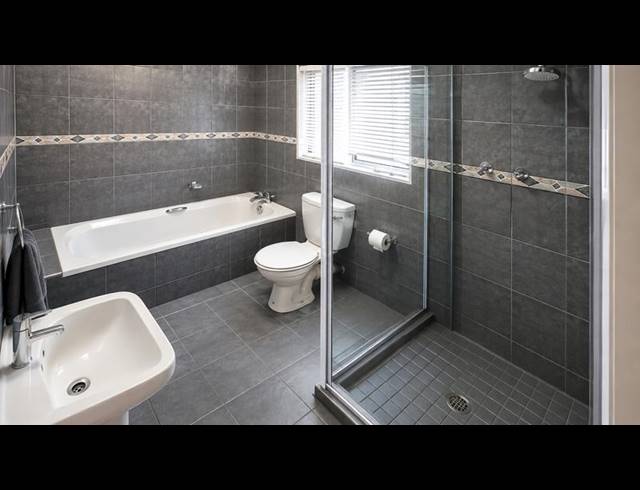 5 BEDROOM HOUSE FOR SALE IN CINDERELLA
